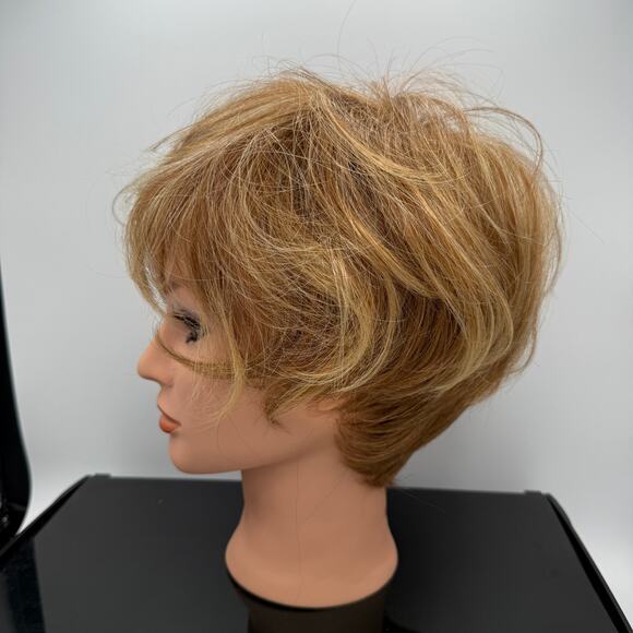 Raquel Welch Mystique Wig Petite Average R29S Short Layered Blonde Kanekalon main image 12